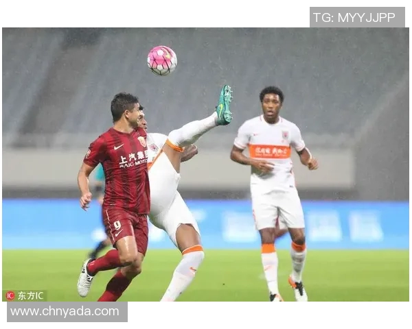 2017年鲁能与上港激战回顾:激情四溢的中超对决与精彩瞬间解析 2017年鲁能与上港激战回顾:激情四溢的中超对决与精彩瞬间解析